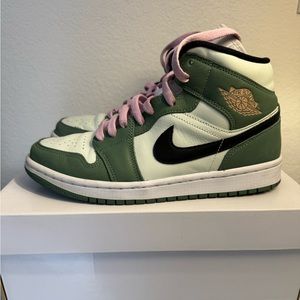 Air Jordan 1 Mid SE Dutch Green Black - Size 9